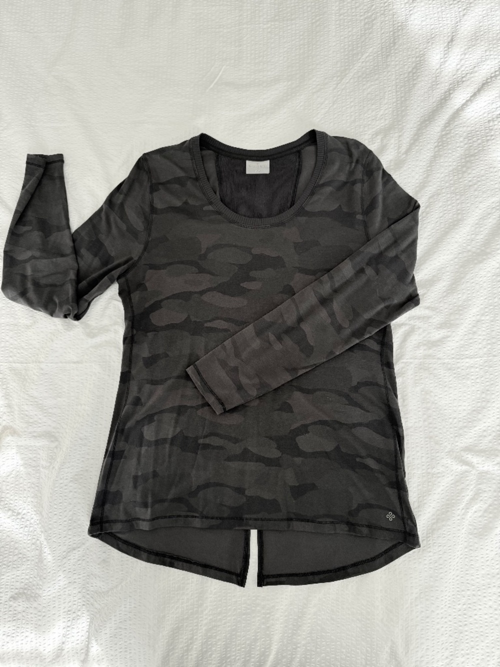 Shambhala Long Sleeve Activewear (Marks Work Wearhouse). Size Medium. Camo